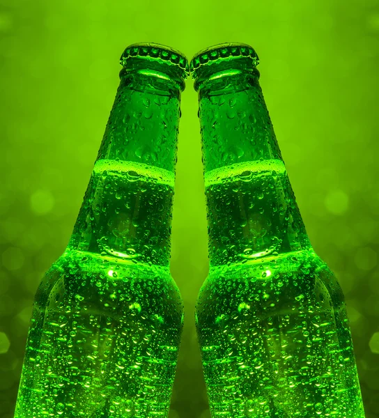 Bebida verde de botellas —  Fotos de Stock