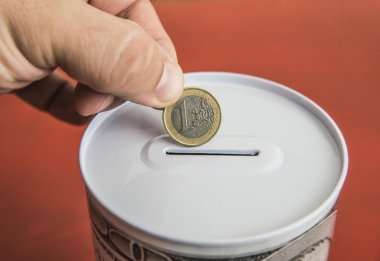 Euro para koyarak adam