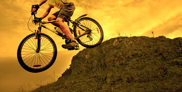 Mountain Bike in sella alla bici — Foto Stock