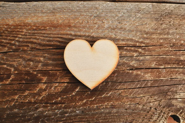 Corazón de madera solo — Foto de Stock