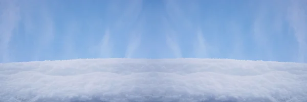   Kış arka plan mavi gökyüzü ile