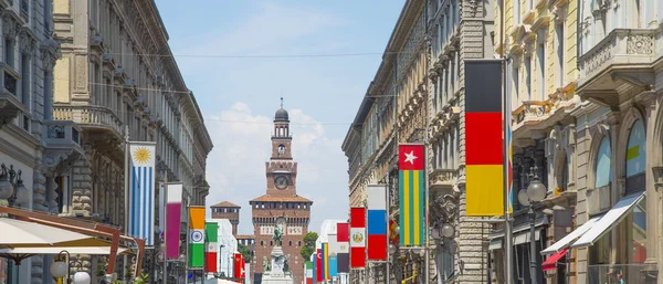 Dante San Tomaso, flagga längs gatan — Stockfoto