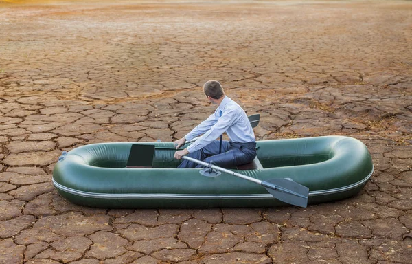 İş adam durur tekne  