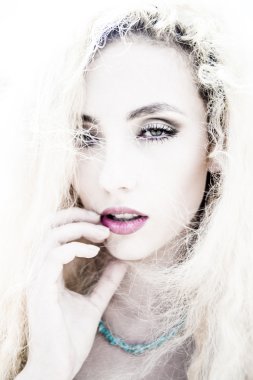 Çekici Genç Kadın 