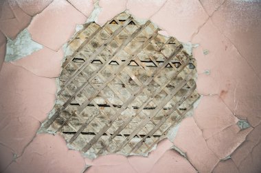 ahşap ve beton pembe duvar
