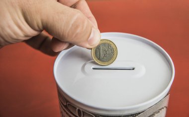 Euro para koyarak adam