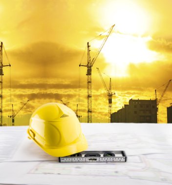  aracı, sarı zor şapka 