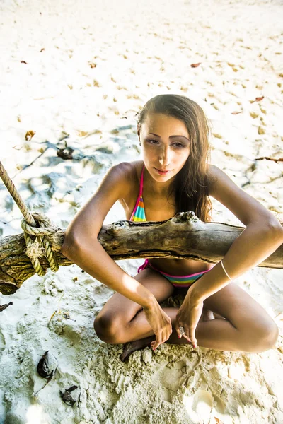 Una Chica Columpio Una Playa Aire Libre Retrato Lindo Delgado —  Fotos de Stock