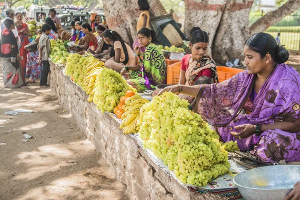 Trivandrum Ene Mujer Identificada Vende Frutas Mercado Abarrotado Enero 2016 —  Fotos de Stock