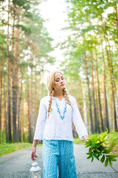 Donna lampada con candela all'interno — Foto Stock