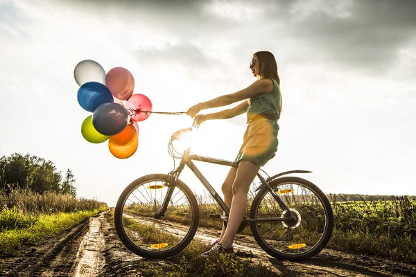 Chica Joven Vestido Sexy Montar Bicicleta Volar Globos Aire —  Fotos de Stock