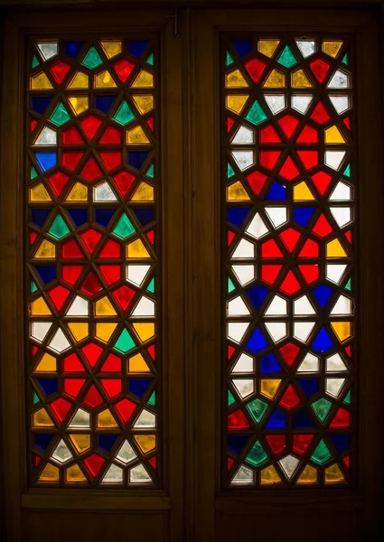 Fenster in der gotischen Kirche — Stockfoto