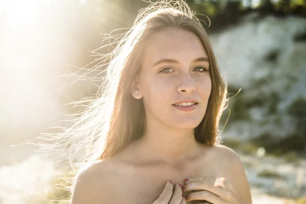 Junge Frau posiert — Stockfoto