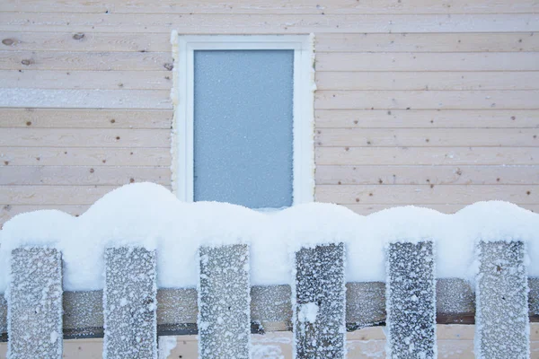 Морозний фанат з білим снігом — стокове фото