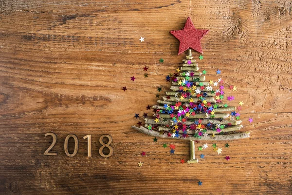 Renkli yıldızlı Noel ağacı — Stok fotoğraf