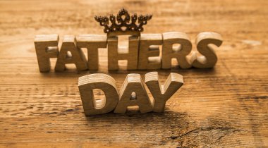 Babalar günü sözleri ahşap harflerin etti 