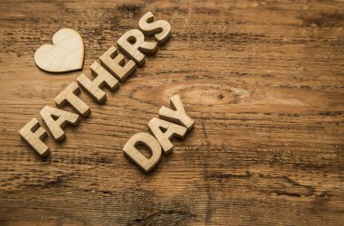 Babalar günü metinden ahşap harfler 