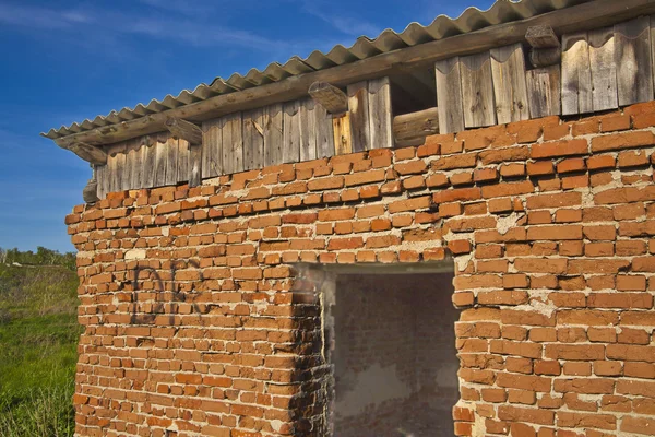 Tijolo casa velha — Fotografia de Stock