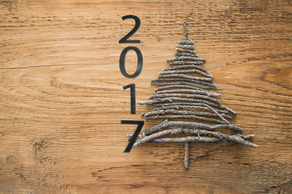 Рождественское дерево из сухих палочек — стоковое фото