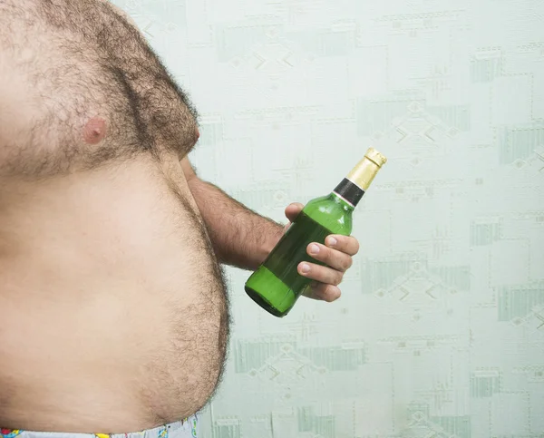 Homme avec bouteille de bière — Photo