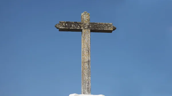 Oude Victoriaanse grafsteen katholieke cross — Stockfoto