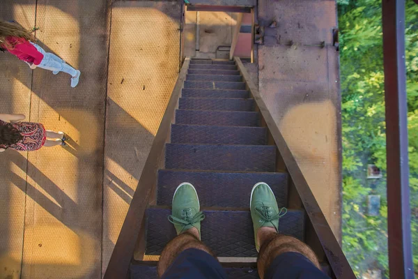 Los pies de un joven —  Fotos de Stock