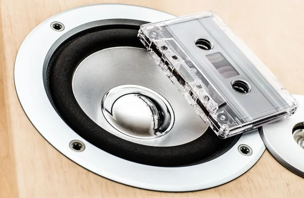 Muziek audio-luidspreker met cassette. — Stockfoto