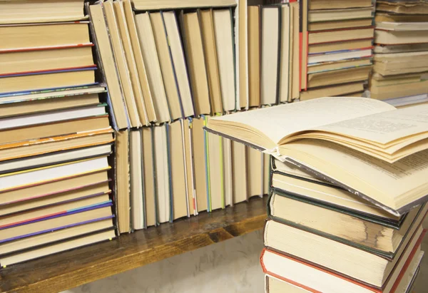 Stacks of  books in   labrary — Stock Photo, Image