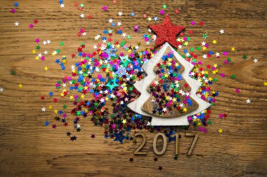 Çok renkli yıldız ile Noel ağacı