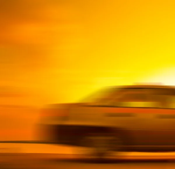 Grijze auto in motion blur — Stockfoto