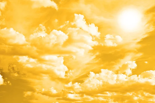 Sunrise bulutlu, ışık ışınları 