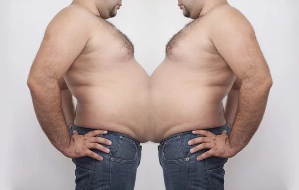 Dva Tlustý Muž Naproti Sobě Šedém Pozadí — Stock fotografie