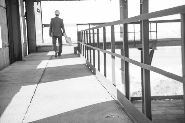   Metal katta yürüyüş bir mimar