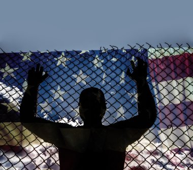 siluet duran tel Amerikan bayrağı ile yakın