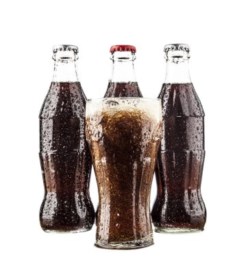 Kola şişeleri ve şeffaf cam