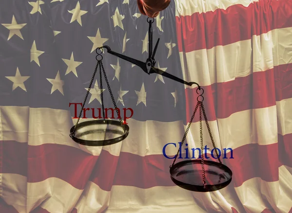 저울에 클린턴과 트럼프 단어 — 스톡 사진