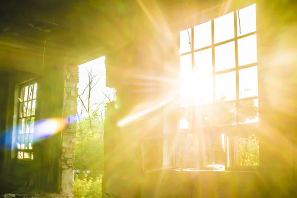 窓から差し込む太陽 — ストック写真