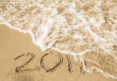  bir ışık sarı kum üzerinde yazıt 