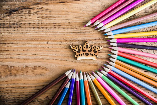 Korona- és színes ceruzák. — Stock Fotó