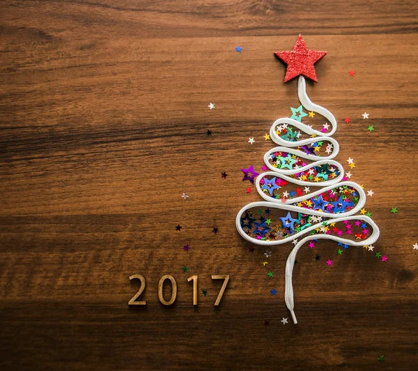 Noel ağacı üzerinden çok renkli konfeti — Stok fotoğraf