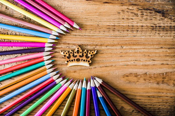 Korona- és színes ceruzák. — Stock Fotó