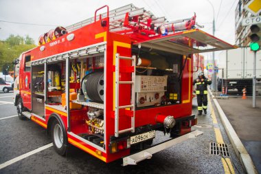 İtfaiye arabası içinde kurtarma ekipmanları