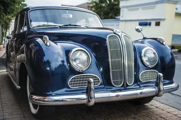 Vintage auto on street — стоковое фото