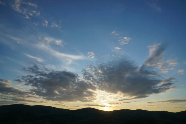 Vacker Solnedgång Med Röd Himmel Horisontalinje Landskap Färgglada Solnedgång Himmel — Stockfoto