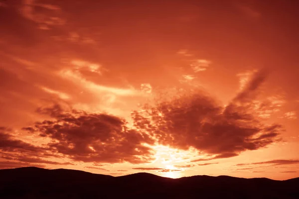 Vacker Solnedgång Med Röd Himmel Horisontalinje Landskap Färgglad Solnedgång — Stockfoto