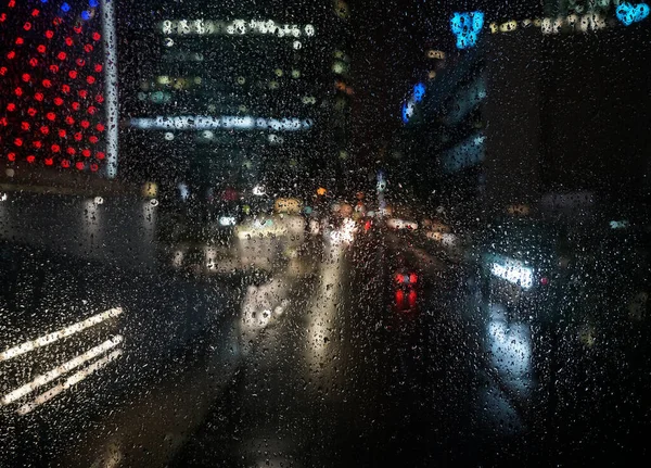 Gotas Lluvia Sobre Fondo Vidrio Calle Bokeh Luces Fuera Foco —  Fotos de Stock