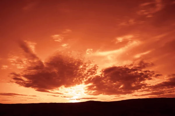 Vacker Solnedgång Med Röd Himmel Horisontalinje Landskap Färgglad Solnedgång — Stockfoto
