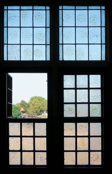 Vue Sur Parc Depuis Fenêtre Ouverte Salle Lumineuse — Photo