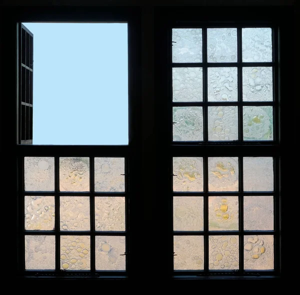 Вид Парк Открытого Окна Светлой Комнаты — стоковое фото
