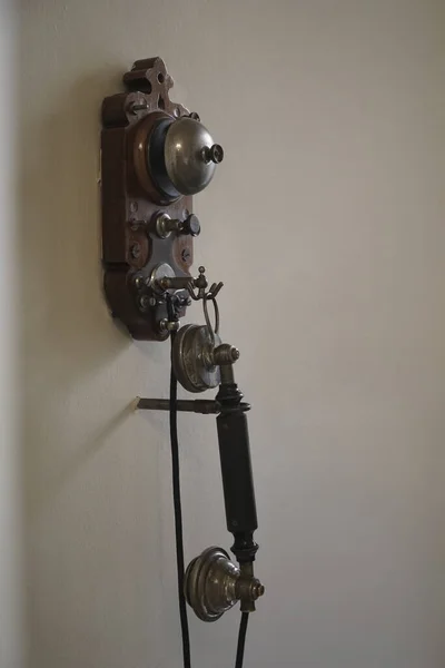 Staromodny Czarny Telefon Ścienny — Zdjęcie stockowe